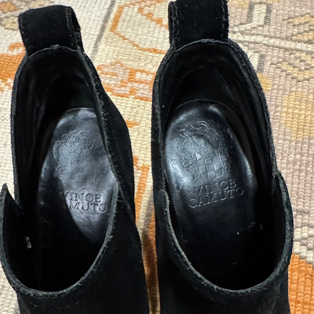 Elegant Black Vince Camuto Suede Ankle Boots - Picture 4 of 5